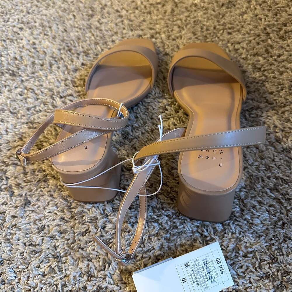 A New Day Shannon Tan Ankle Strap Block Heel Sandals Size 10 - Picture 2 of 4